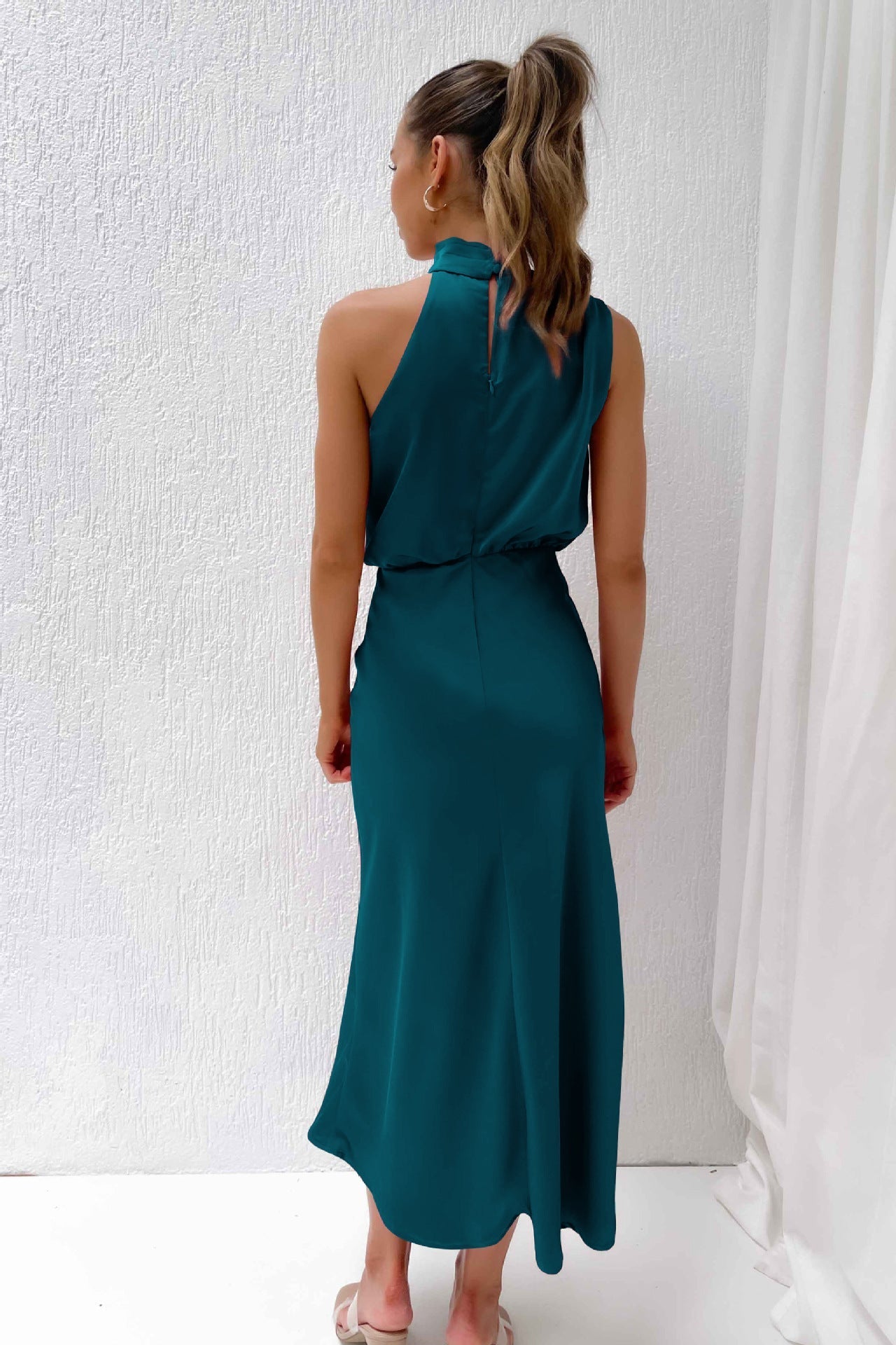 Lydia™ | Langes Kleid mit Halterneck